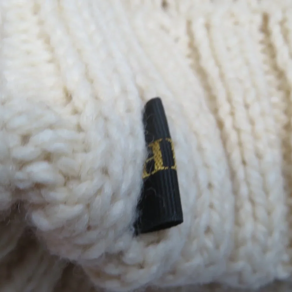 HIPL beige pom